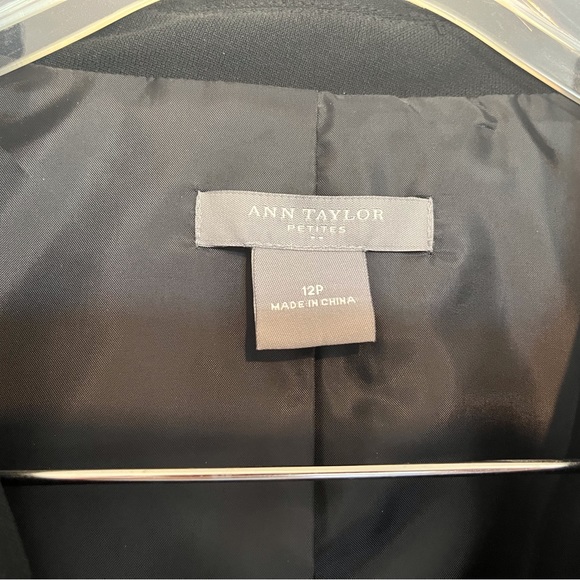 Ann Taylor 2 piece skirt suit with 3 button blazer - Picture 3 of 3